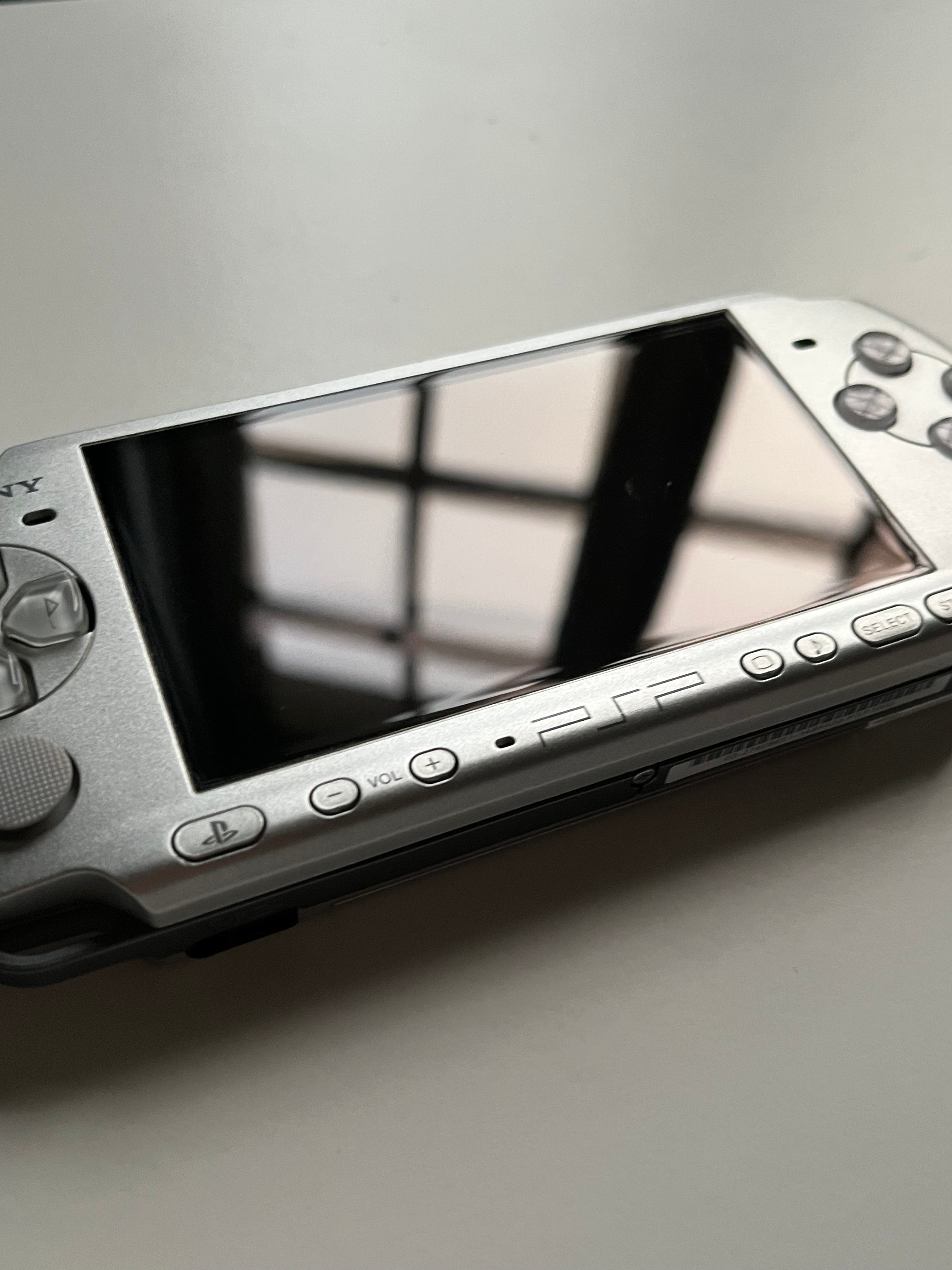 PSP 3000 Mystic Silver