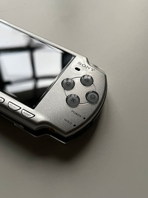PSP 2000 Silver