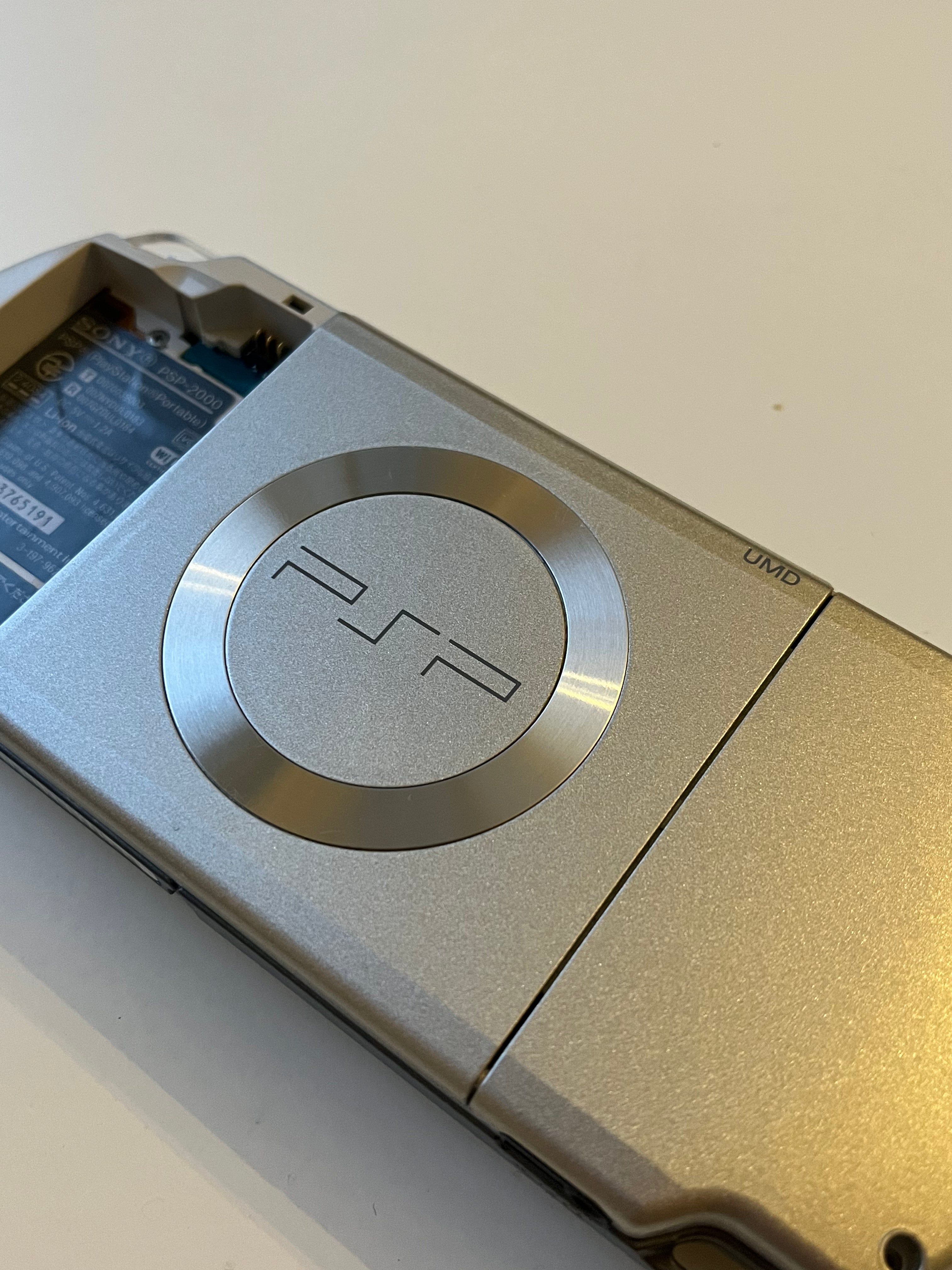 PSP 2000 Silver