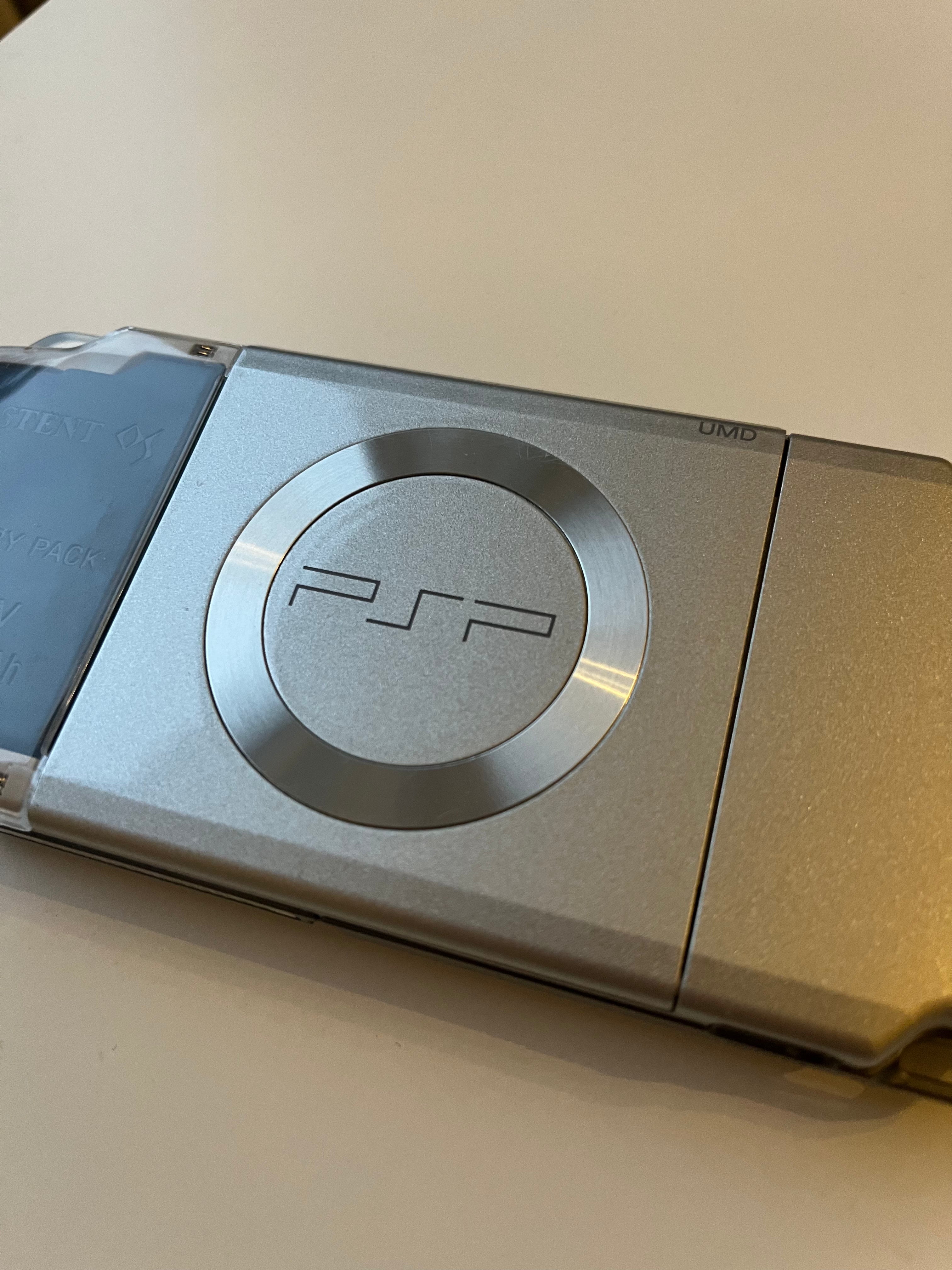 PSP 2000 Silver