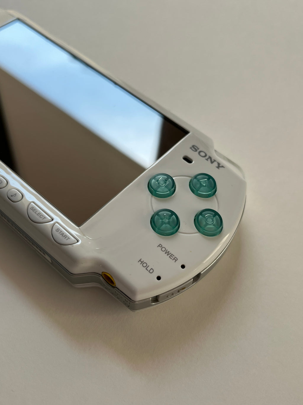 White PSP 2000