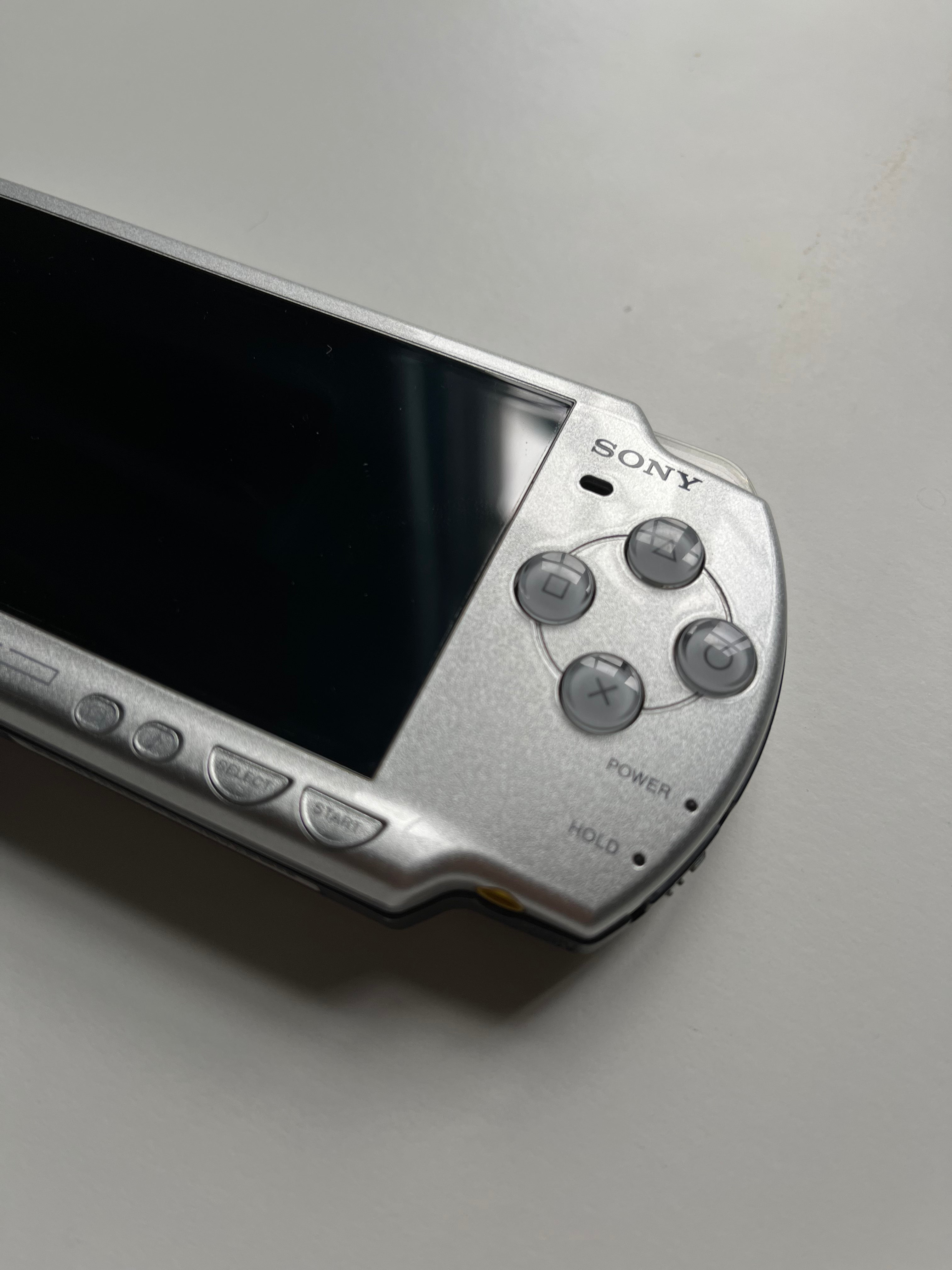 PSP 2000 Silver