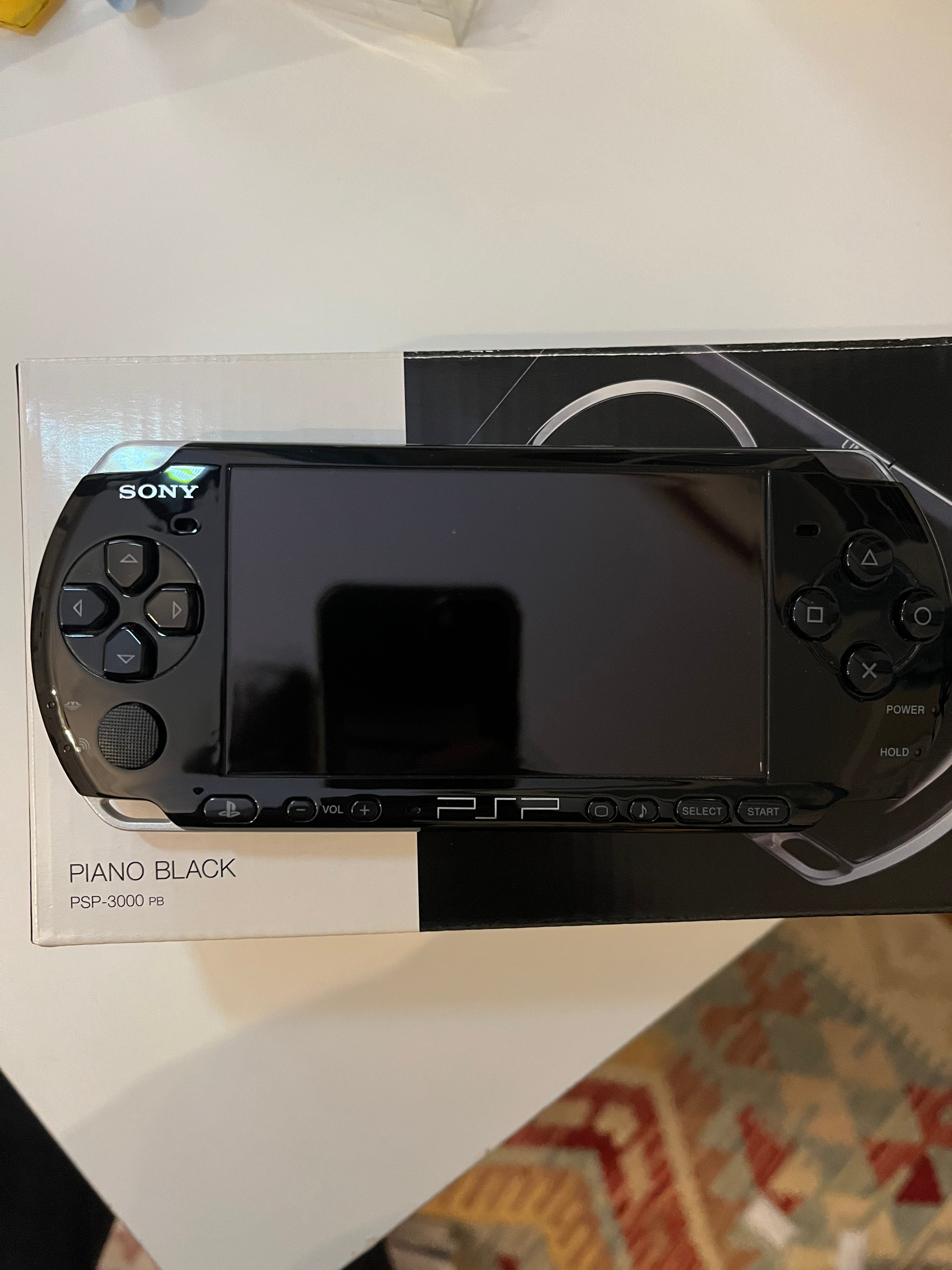PSP 3000 Piano Black (With box)
