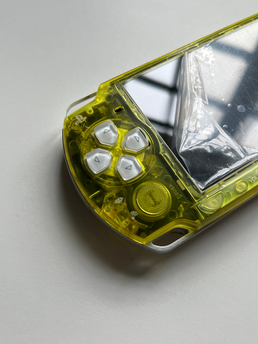 PSP 2000 - Transparent Yellow