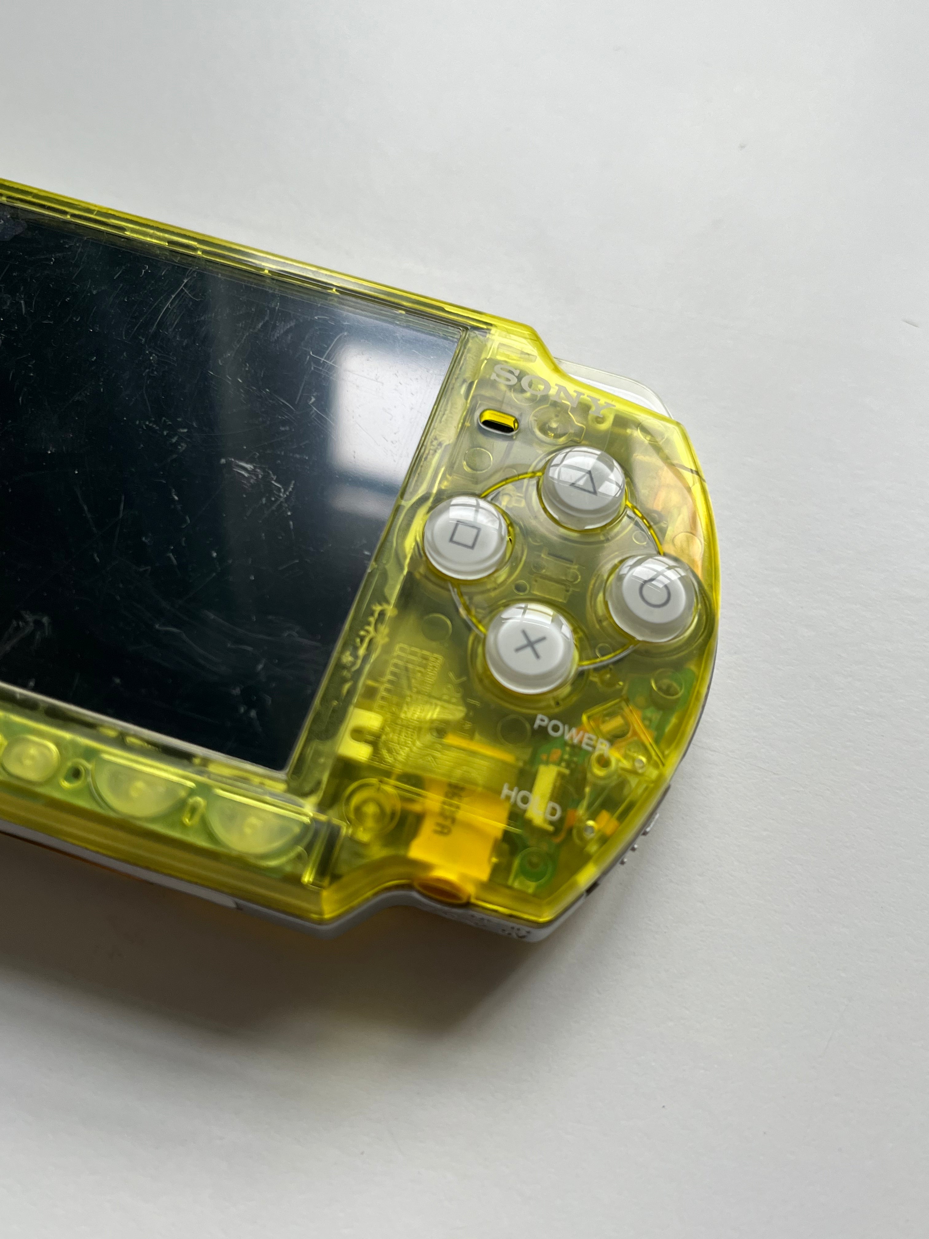 PSP 2000 - Transparent Yellow