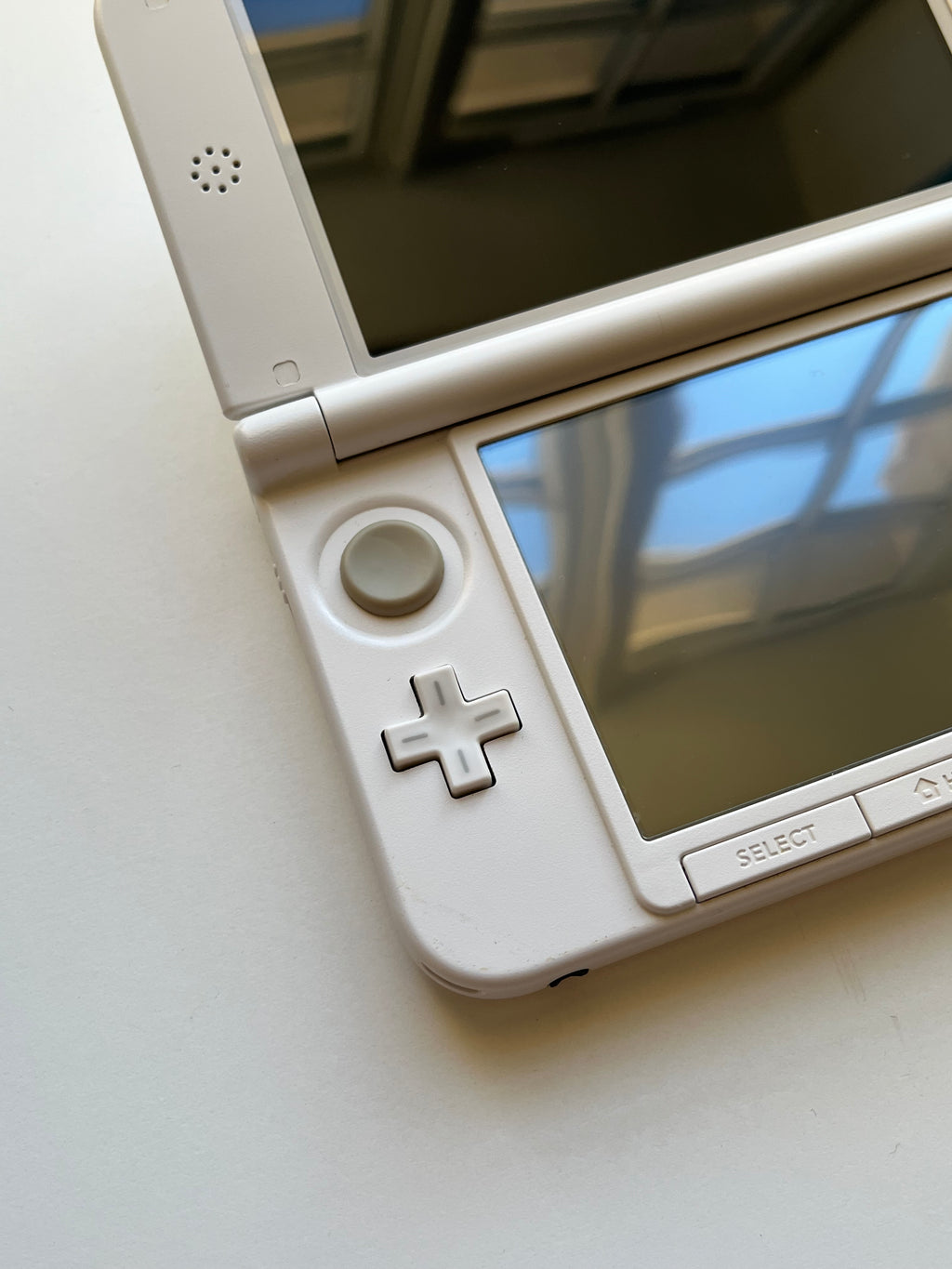 White Nintendo 3DS LL (XL)