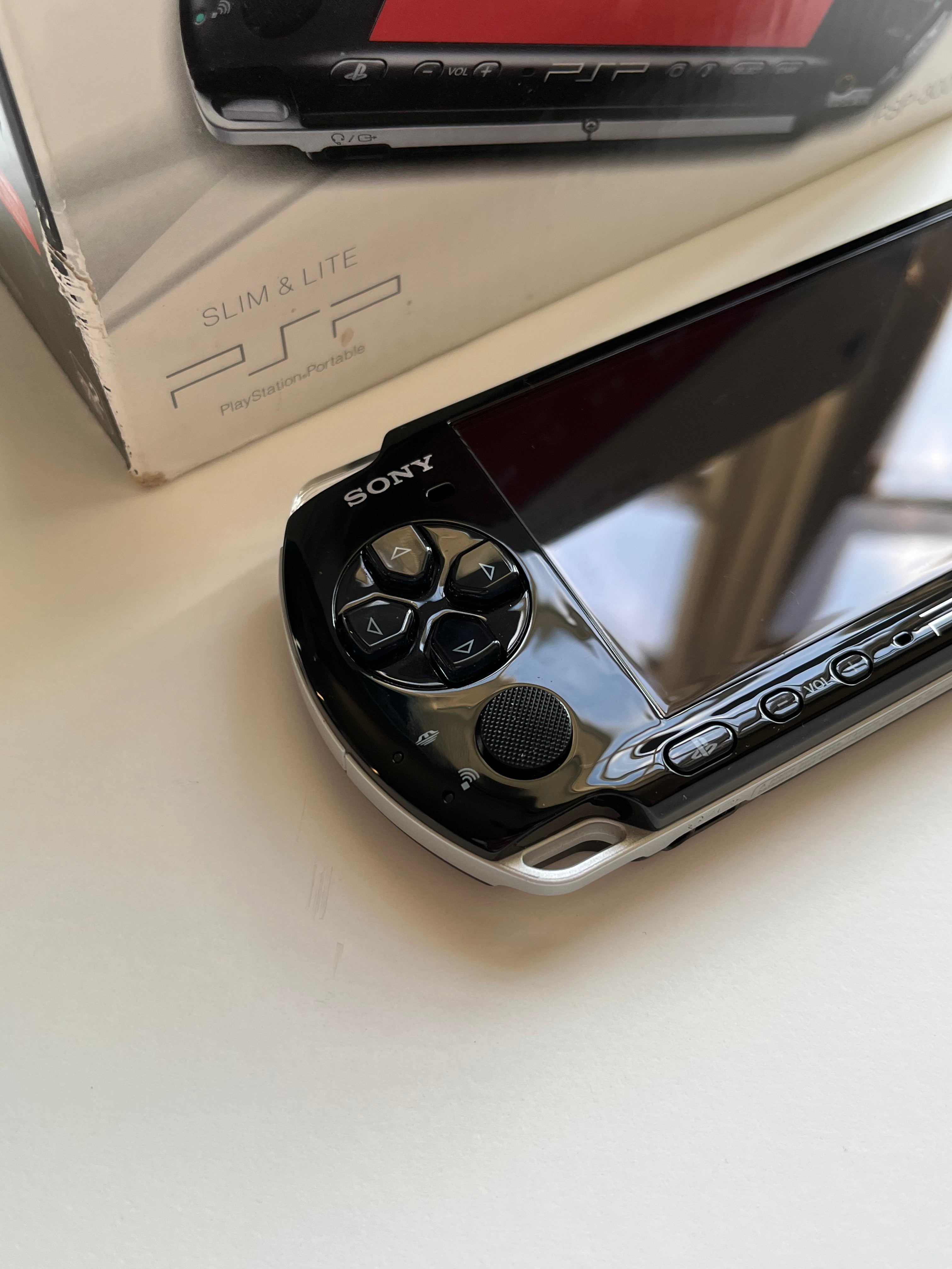 PSP 3000 - Piano Black (With Box)