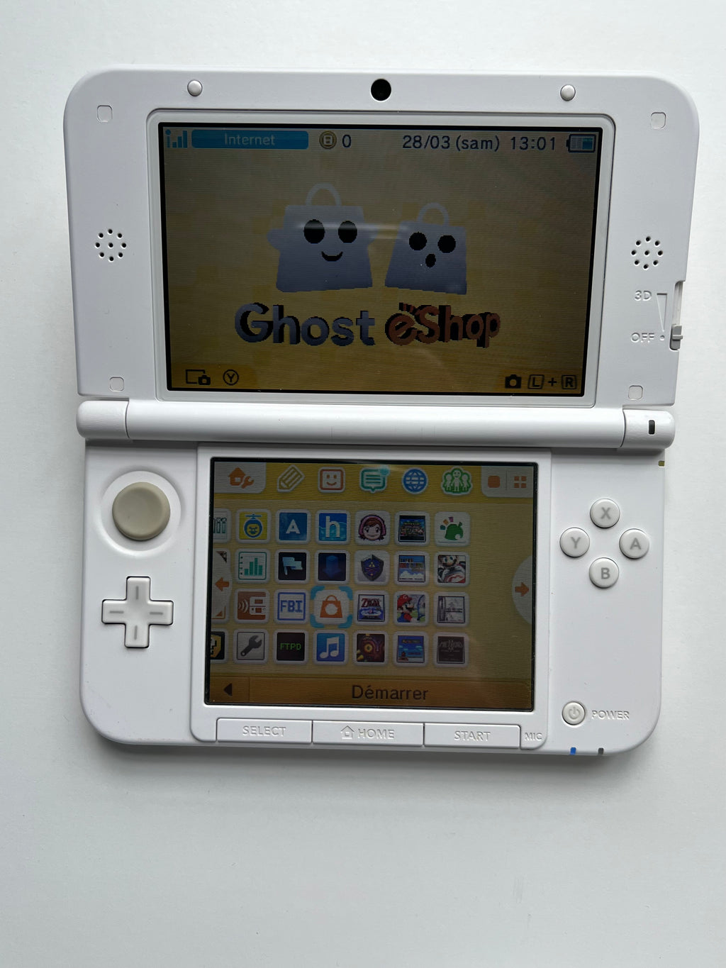 White Nintendo 3DS LL (XL)