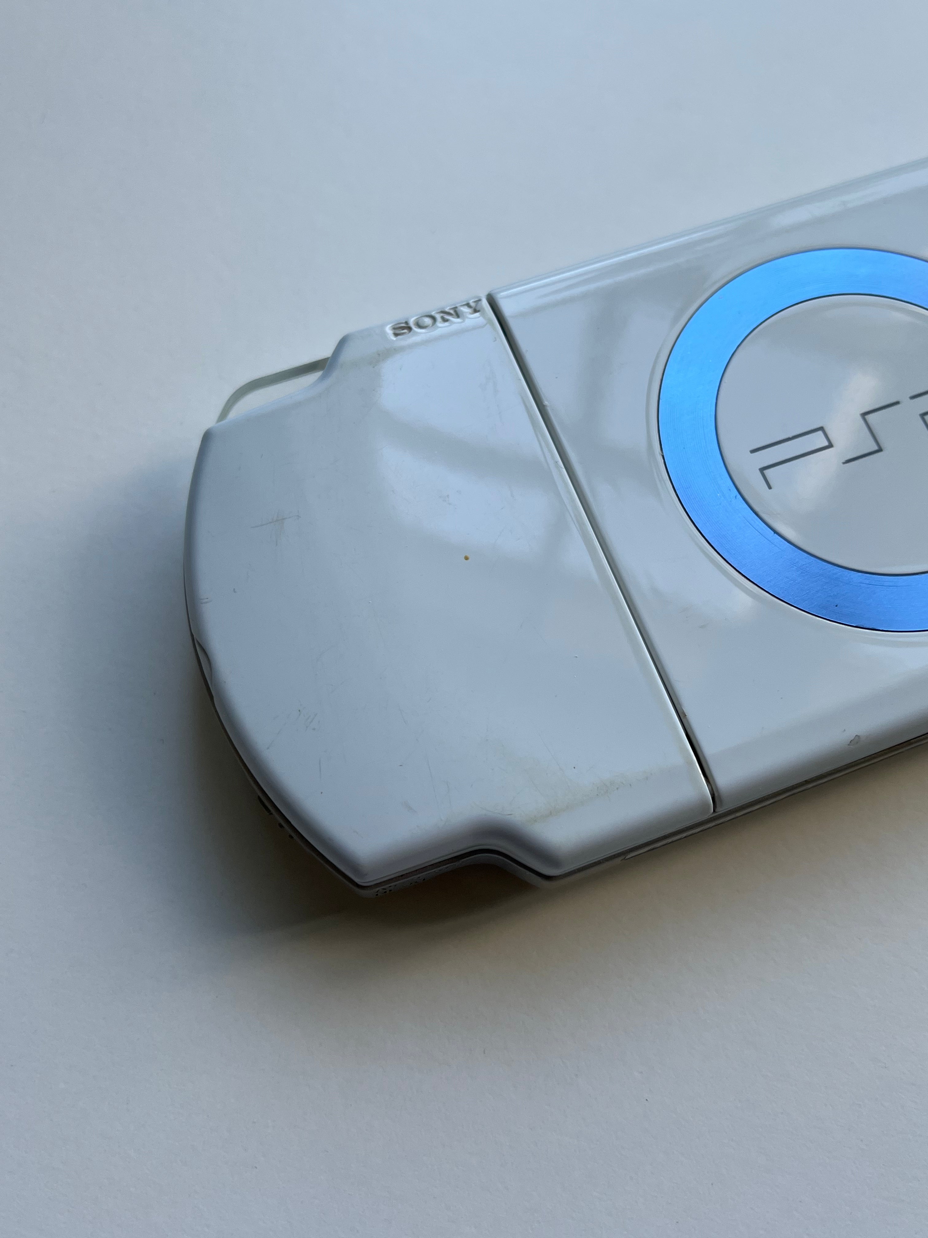 PSP 2000 - Ceramic White