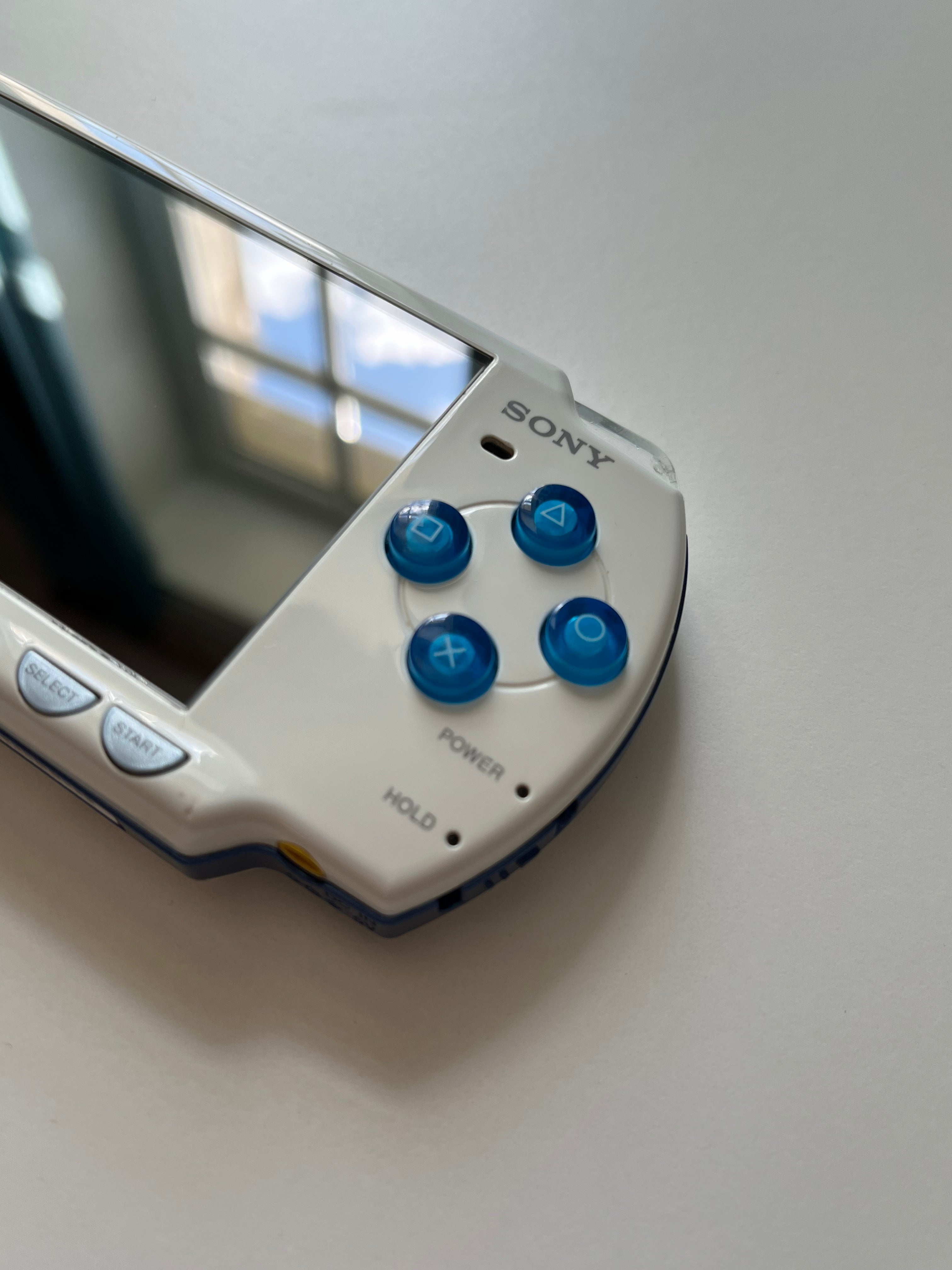 PSP 2000 - White/Blue